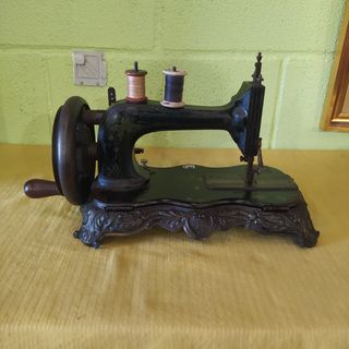 ANTIGÜA MAQUINA DE COSER DE MANIVELA