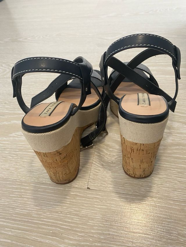 Zapatos de piel con cuña