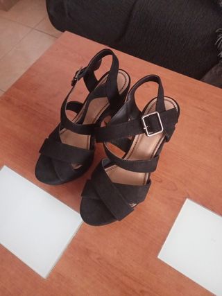 Zapatos negros de tacón