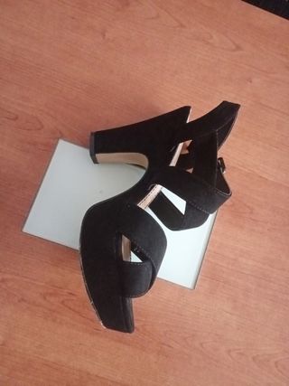Zapatos negros de tacón