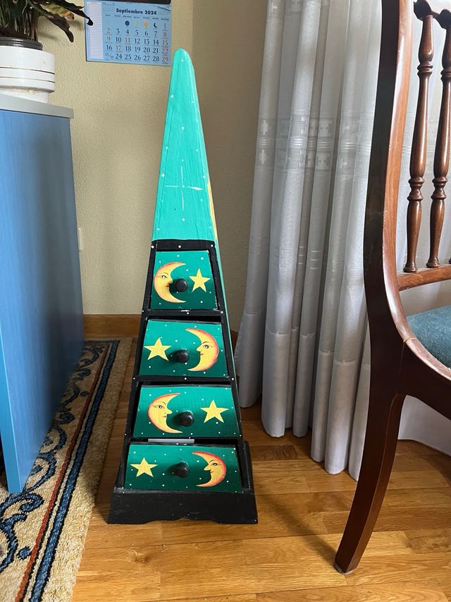 Armarito pequeño triangular