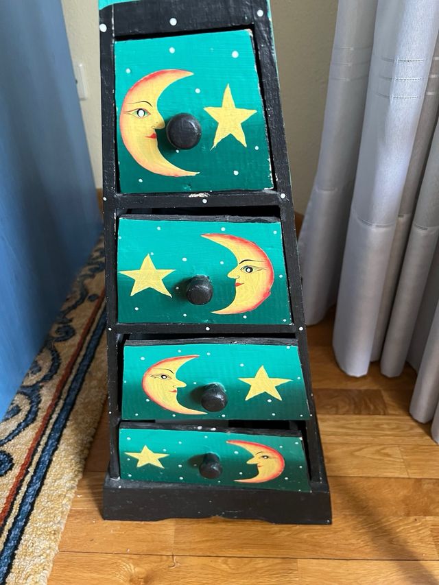 Armarito pequeño triangular