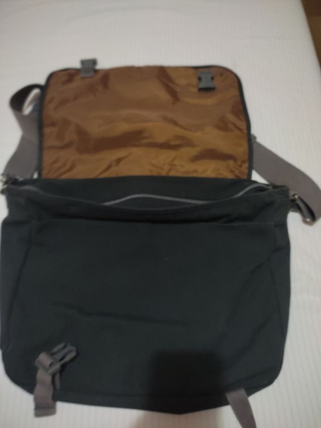 Bolsa de chico .EASTPAK.Delegate+.negro