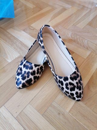 Manoletinas/Zapato plano leopardo T. 38