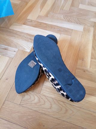 Manoletinas/Zapato plano leopardo T. 38