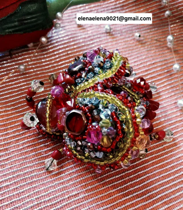 Broche bicho 🪲 con alas