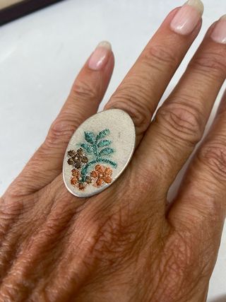 Anillo de plata y pintado a mano