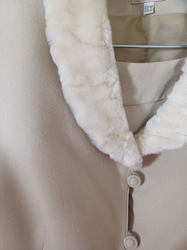 Traje falda y chaqueta.