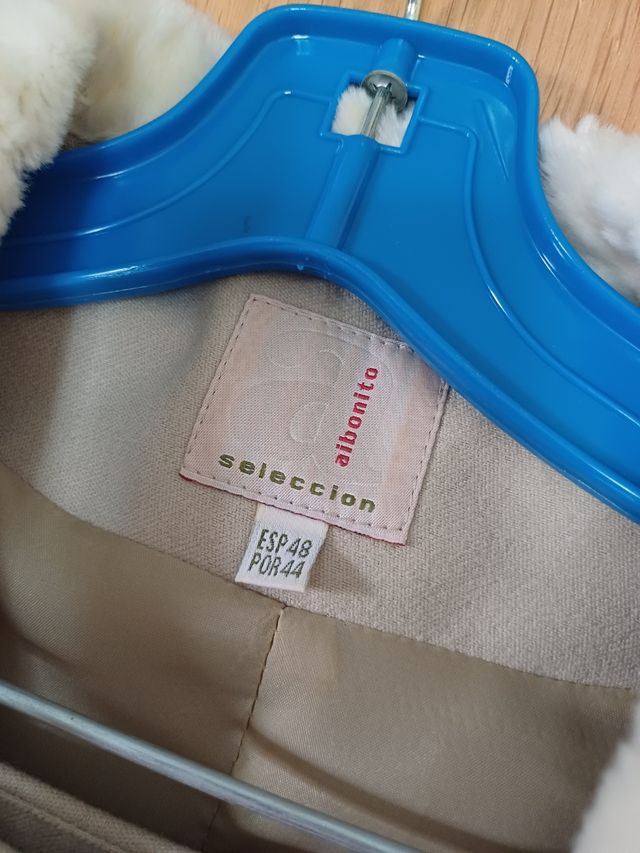 Traje falda y chaqueta.