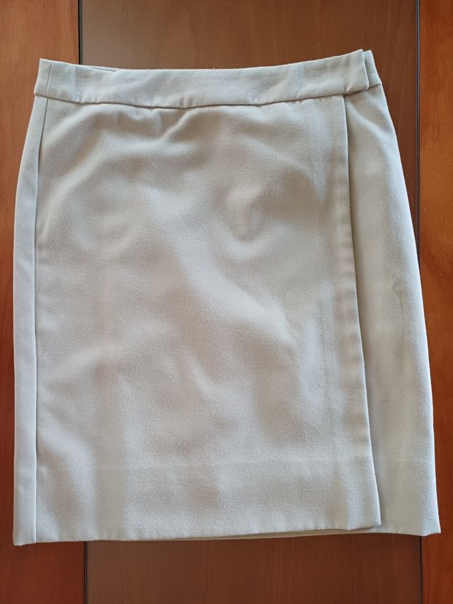 Traje falda y chaqueta.