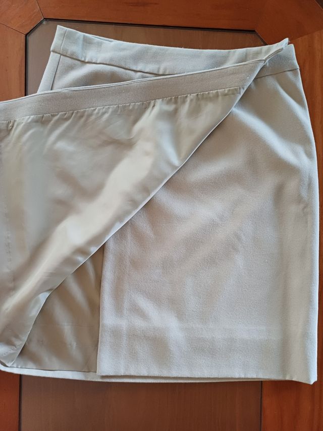 Traje falda y chaqueta.