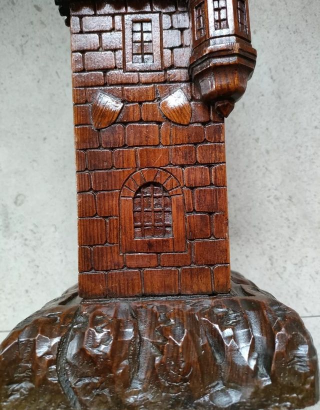 Antico salvadanaio in legno datato 1901