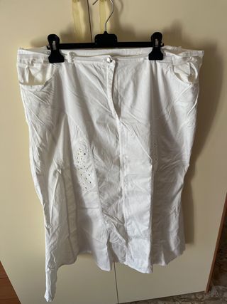 Gonna bianca con dettagli