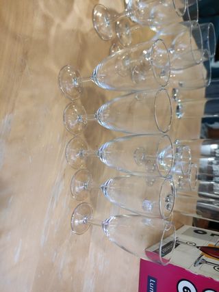 Colección copas y vasos de cristal