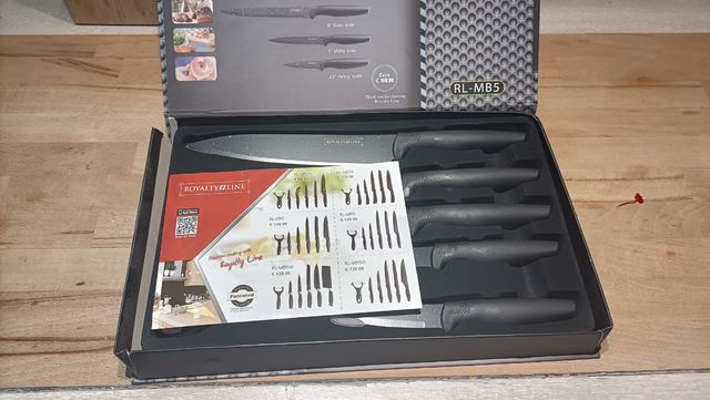 Set 5 coltelli royalty line