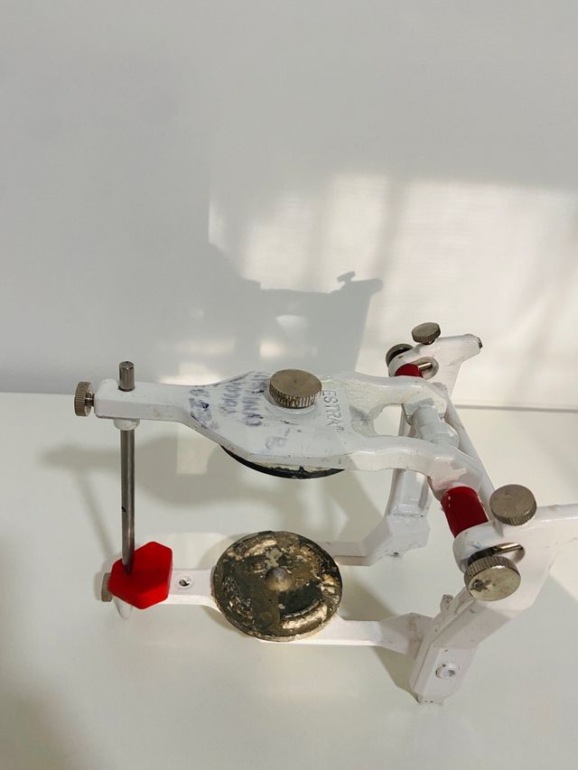 Articulador mestra para protesis dental