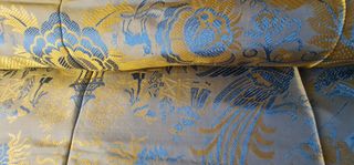 Colcha antigua de seda brocada