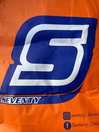 Blusa blanca sin mangas de cuello Halter