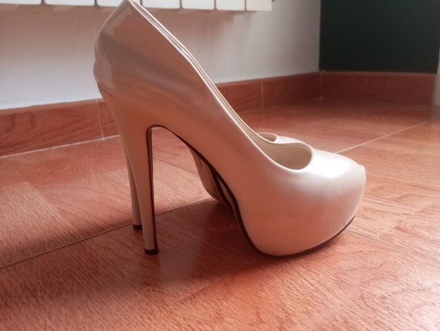 Tacones beige