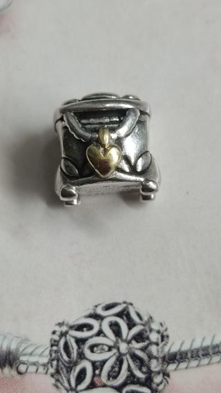 Pandora joyero con oro