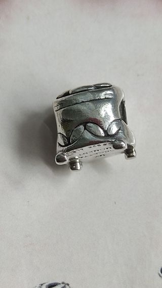 Pandora joyero con oro