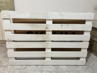 Dos palets color blanco