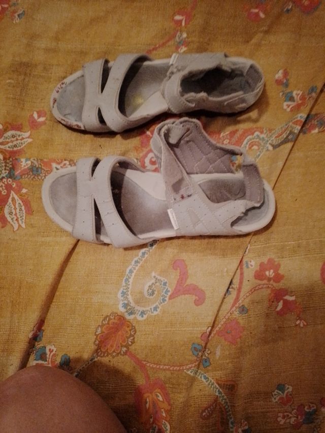 Sandalias grises Quechua