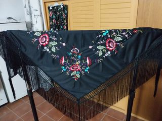 PAÑOLETA DE FLORES TRIANGULAR