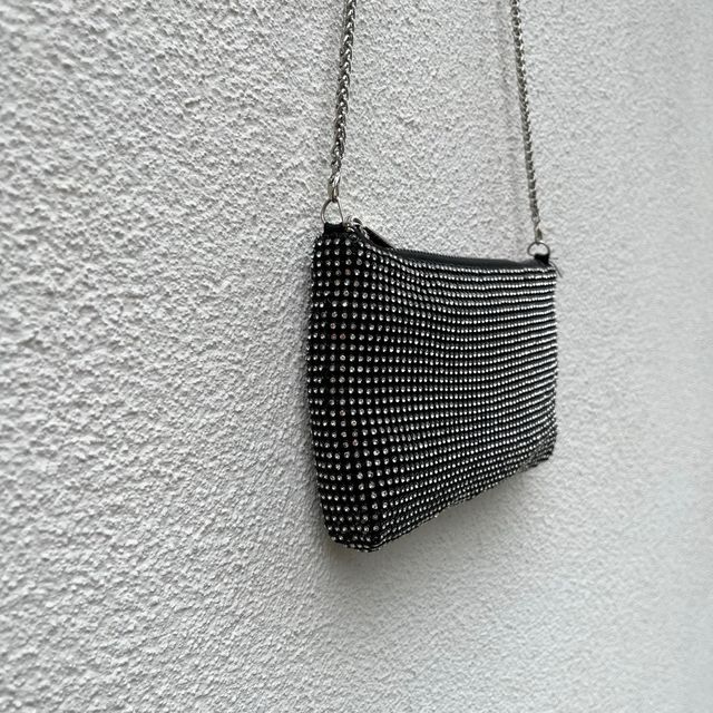 Borsa con brillantini Stradivarius.