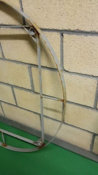 4 sillas, 2 reposapies y mesa