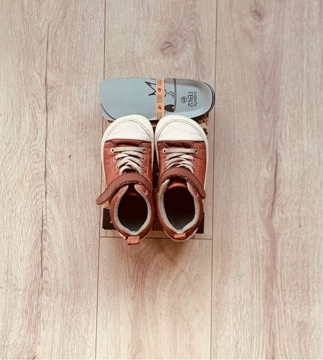 Zapato feroz. Jucar Rocker piel frambuesa