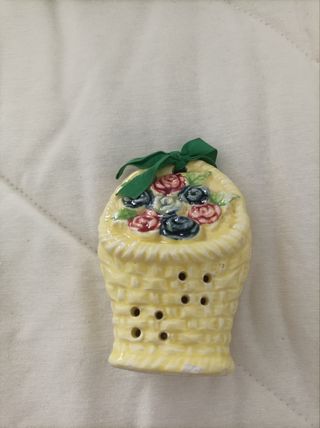 Cajita y cesto pétalos aromáticos