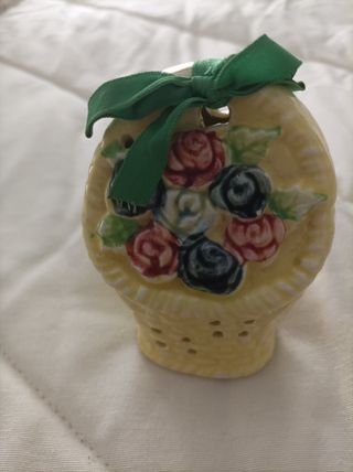 Cajita y cesto pétalos aromáticos