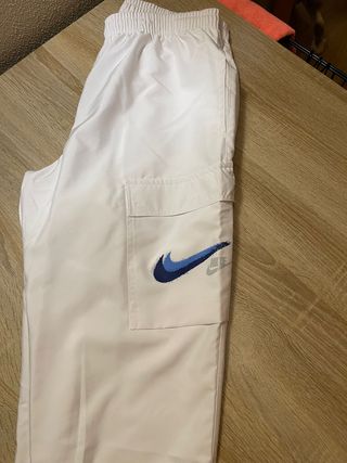 Nike Sportswear blancos