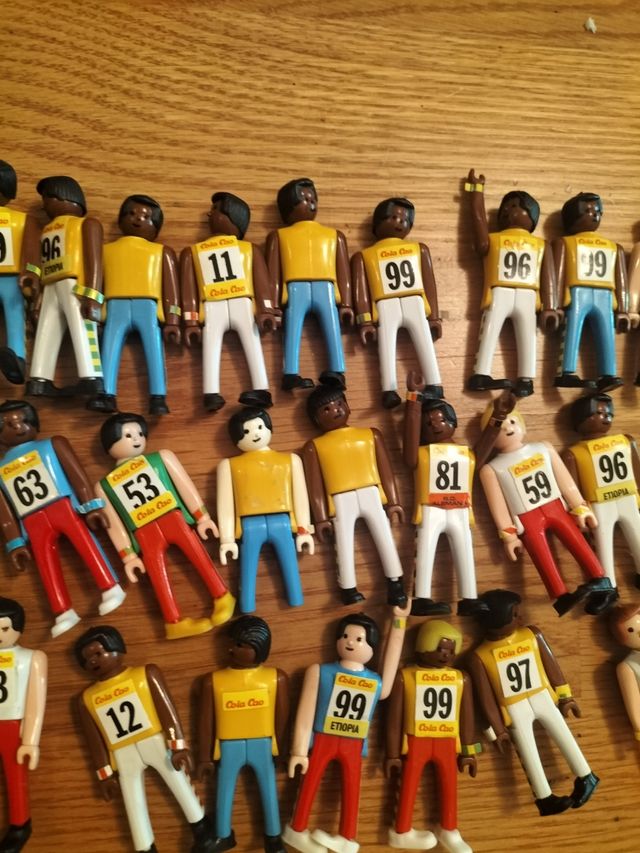 40 muñecos Colacao años 80 y accesorios