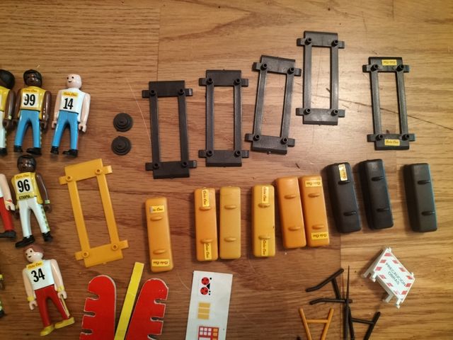 40 muñecos Colacao años 80 y accesorios