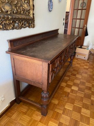 Comedor de madera antiguo