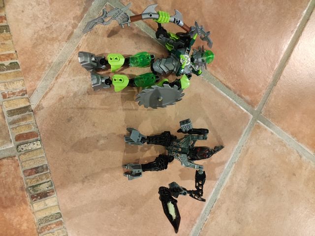 Pareja de Lego Bionicle