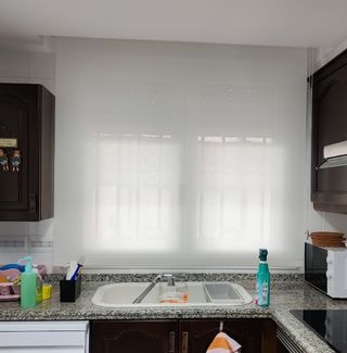 Estor blanco traslúcido