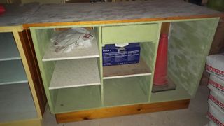 Banconi con ripiani interni