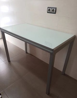 Mesa de cocina extensible y 2 sillas