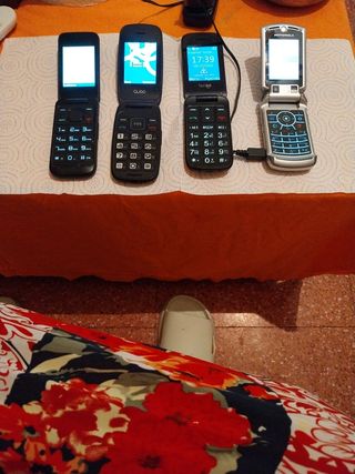 Teléfonos vintage 10 euros cada uno.