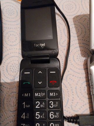 Teléfonos vintage 10 euros cada uno.