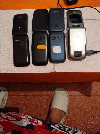 Teléfonos vintage 10 euros cada uno.