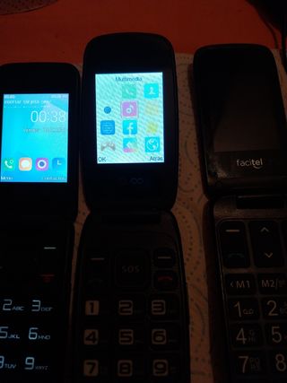 Teléfonos vintage 10 euros cada uno.