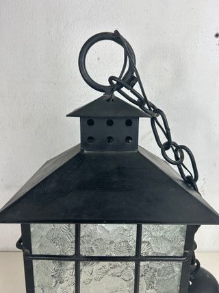 Antiguo farol de hierro forjado