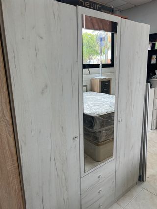 Armario 3 puertas con espejo