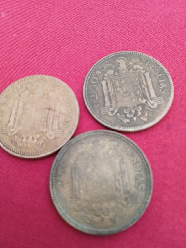 Lote tres monedas de 2,50 pesetas 1953