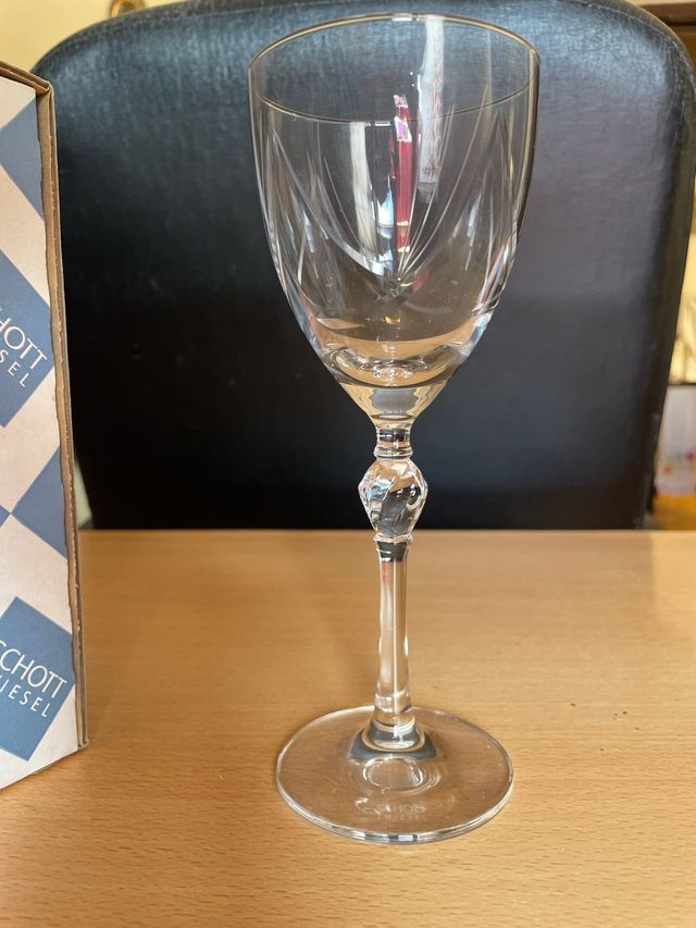 Juego de seis copas de vino.