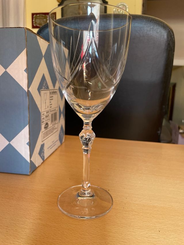 copas de agua de cristal, tallada a mano